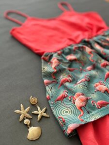 kleid-flamingo-schmuck