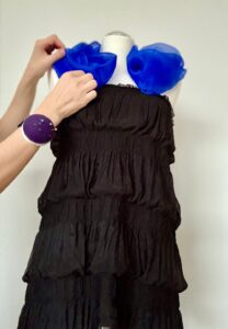 kleid-puppe-schwarz